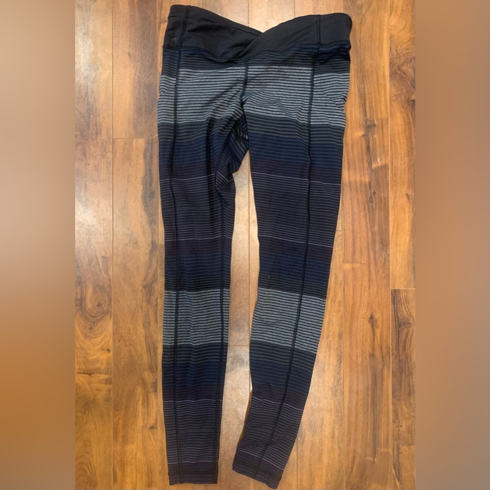 Lululemon striped leggings size 10 great condition, side pockets